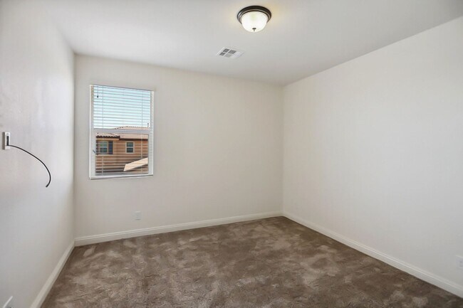 Building Photo - Stunning 5 Bed, 4 Full Baths And 2 Half Ba...