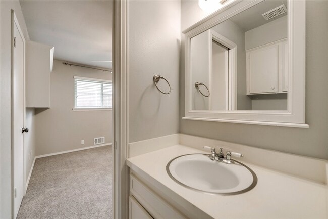 Building Photo - 6306 Highgate Ln