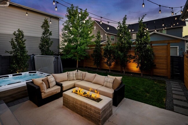 Building Photo - 6 Bedroom 5.5 Bathroom Single Family Home ...