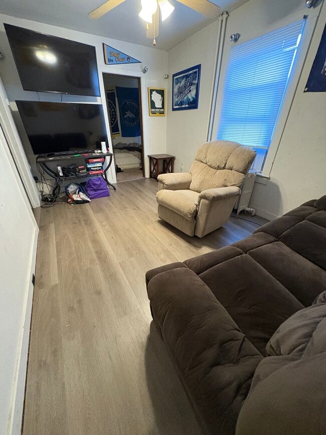 Building Photo - SE - 02 - Main St