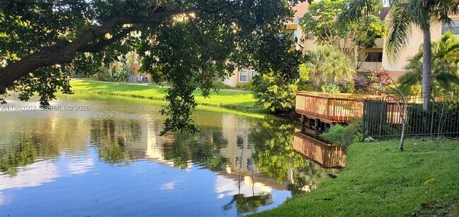 Building Photo - 9999 Summerbreeze Dr