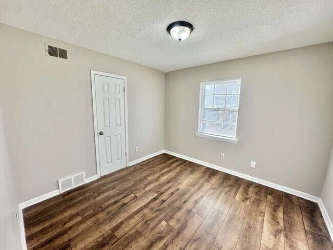 Building Photo - 5176 Braden Dr