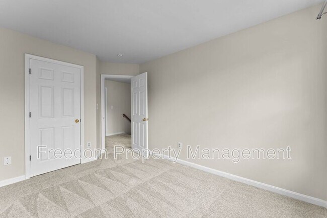 Building Photo - 8644 Sanderling Dr