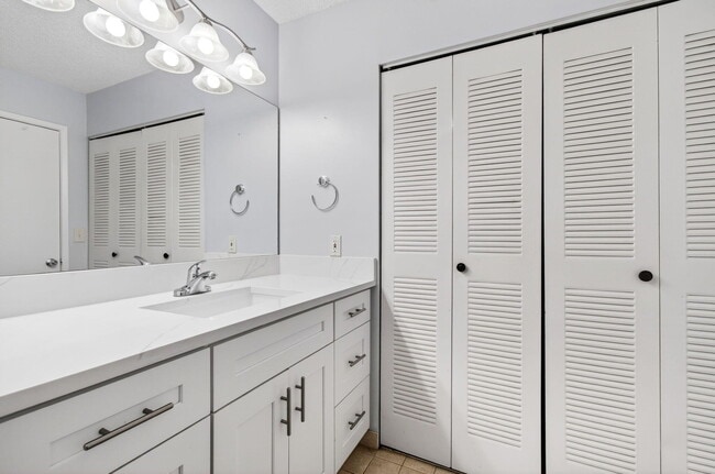 Building Photo - 157 Yacht Club Way