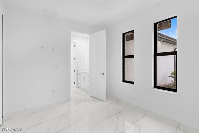 Building Photo - 1639 NW 33rd Ave