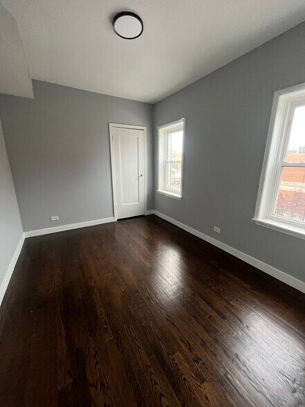 Building Photo - 7630 N Marshfield Ave