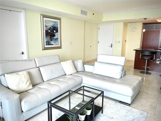 Building Photo - 17201 Collins Ave