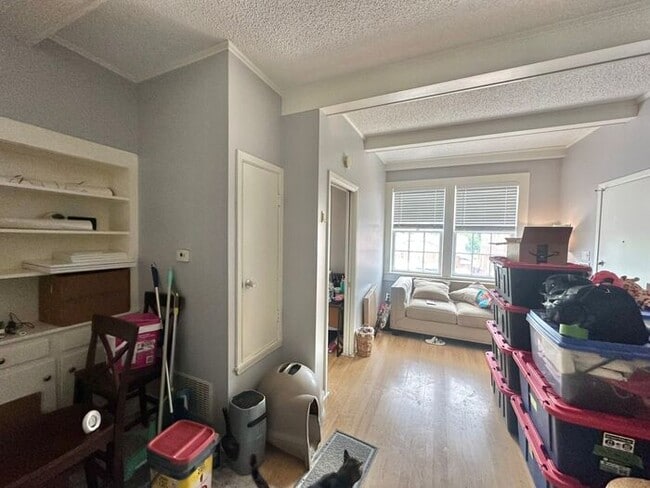 Building Photo - 1 Bed 1 Bath at Broadway Apartments! All B...