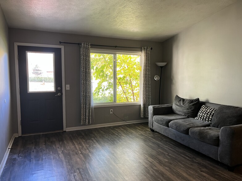 Open main living area - 4417 Poinsettia Ave SE