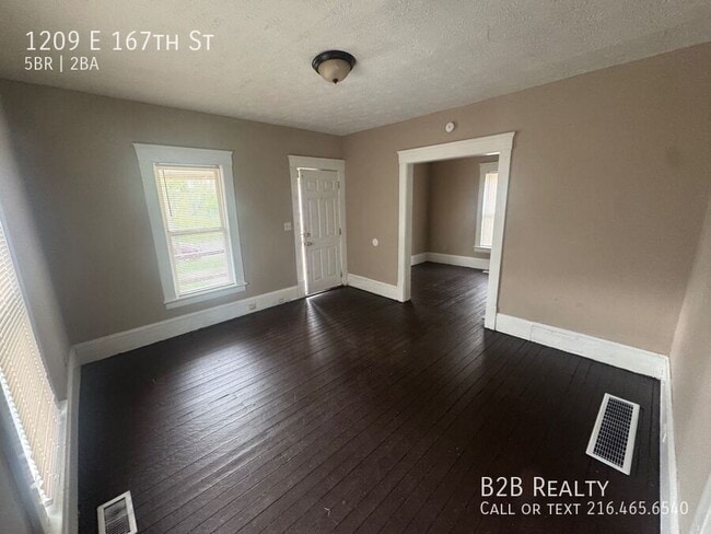 Building Photo - 1209 E 167th St