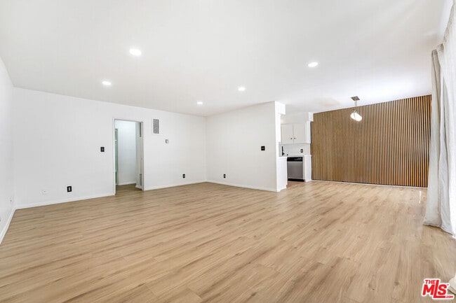 Building Photo - 1044 9th St