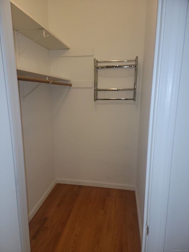 Building Photo - 1094 Main St