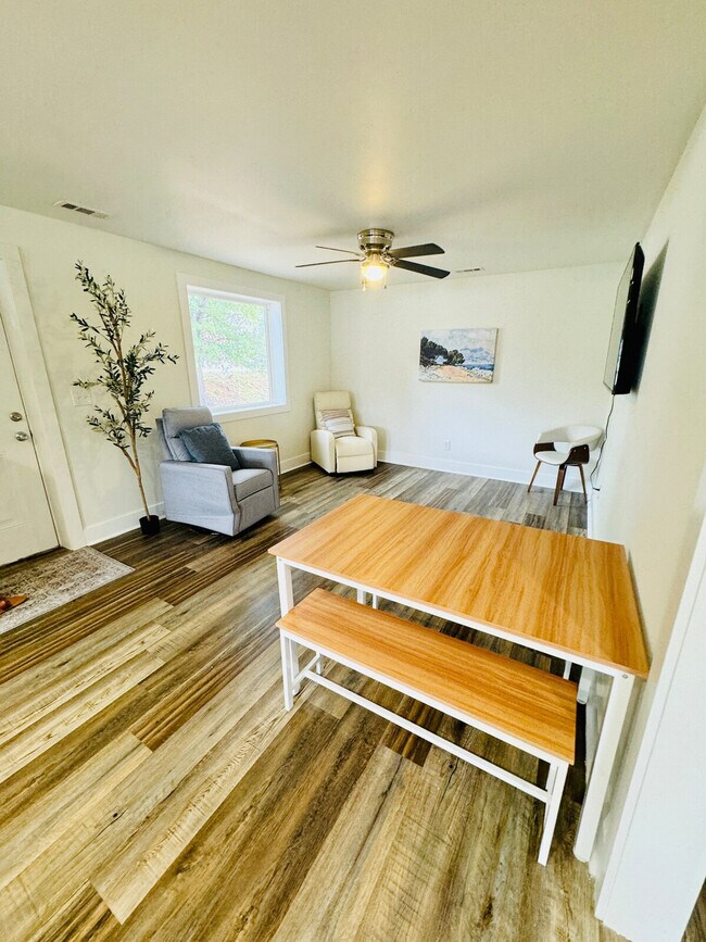 Building Photo - 403 Cedar Lane Rd