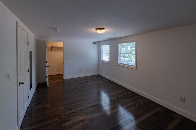 Building Photo - 56 Pine St