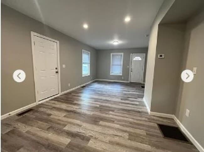 Building Photo - 44 Farnham Ave