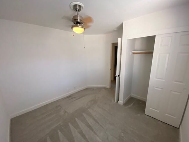 Building Photo - 434 Creekside Ln