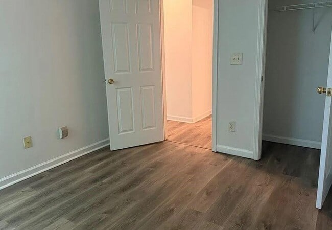 Building Photo - 6016 Leeshire Trace