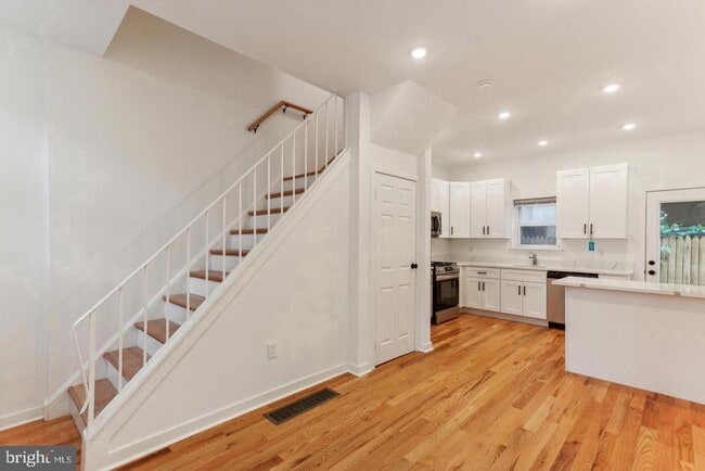 Building Photo - 1642 Olive St