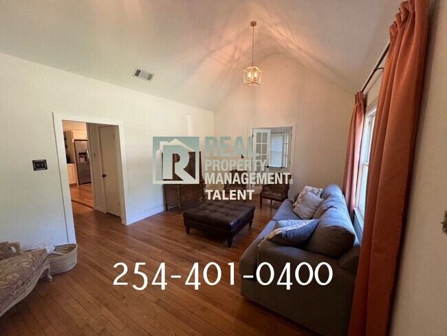 Building Photo - COMING SOON!!  This charming bungalow-styl...