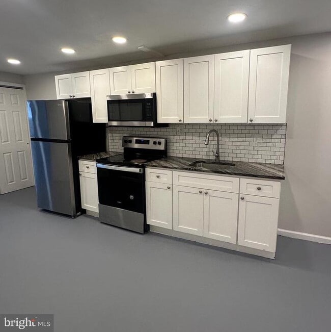 Building Photo - 567 Van Kirk St