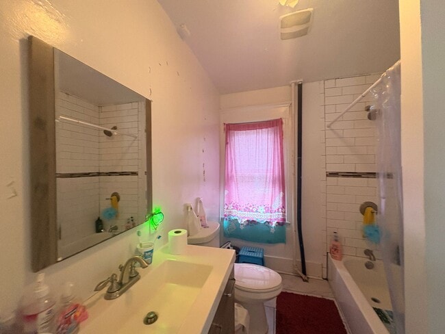 Building Photo - 2 Bedroom House in Asbury Park!