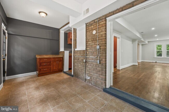 Building Photo - 3551 Hertford Pl NW