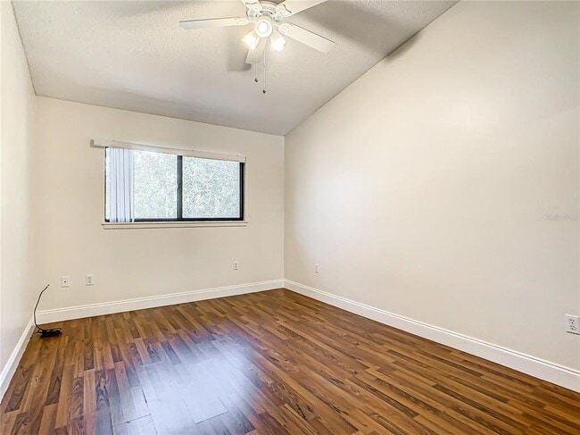 Building Photo - 955 Sunridge Dr