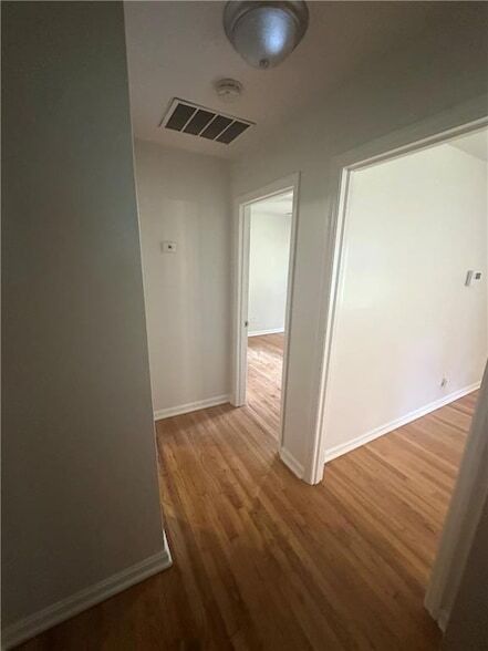 Building Photo - 349 Laquita Dr SE