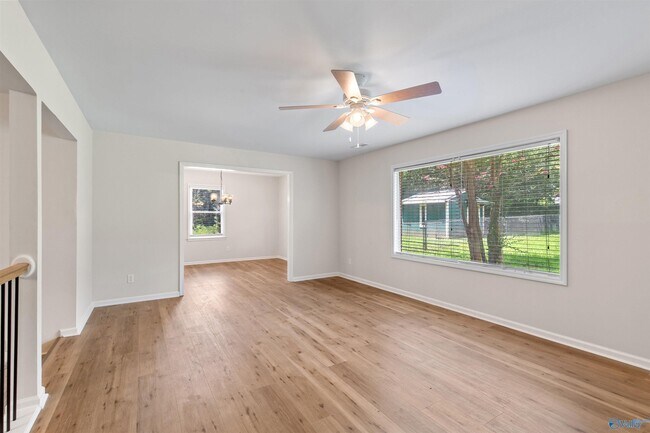 Building Photo - 285 Ruby Dr