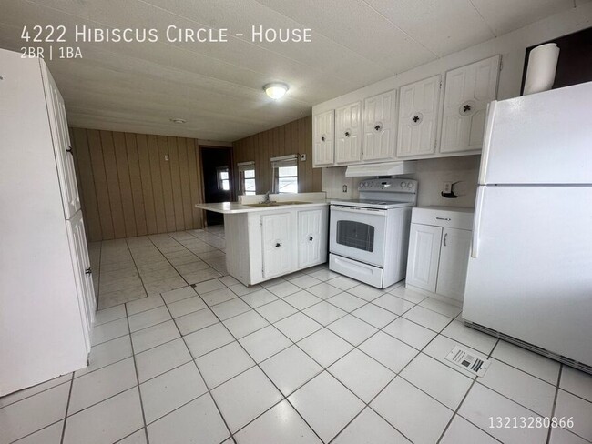 Building Photo - Beautiful 2/1 Mobile Home in West Palm Beach