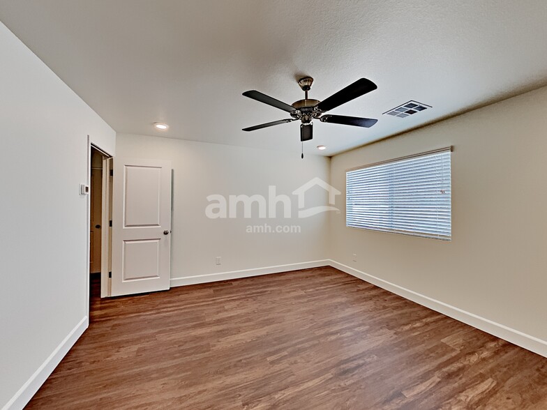 Building Photo - 1805 Macchia Ave