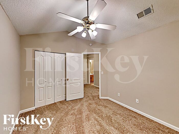 Building Photo - 10900 Thrasher Rd