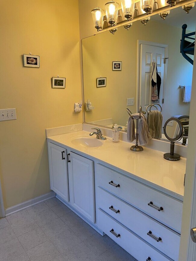 Building Photo - Fully Furnished House In Sandpiper Bay-