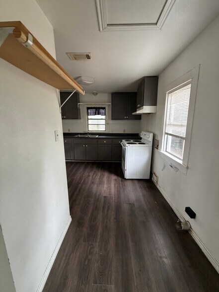 Building Photo - 807 S College Ave