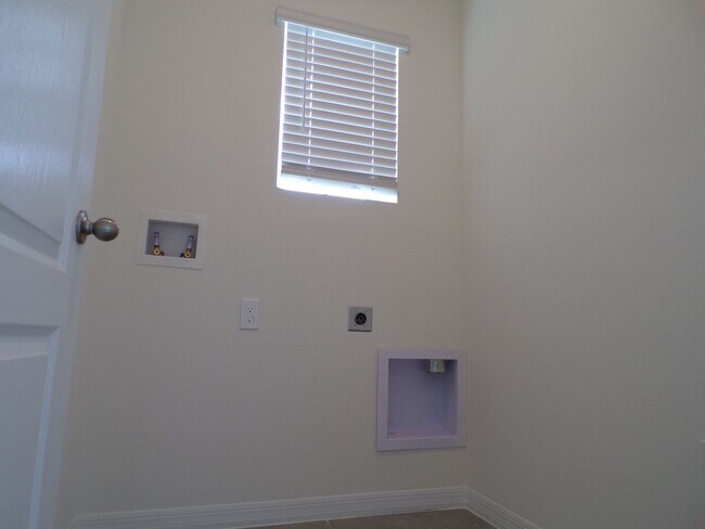 Building Photo - 4347 Testana Ln