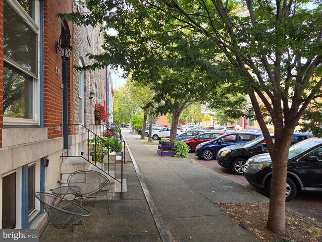 Building Photo - 132 N Kenwood Ave