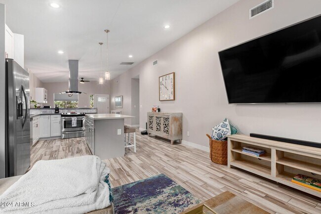 Building Photo - 2647 E Contention Mine Rd