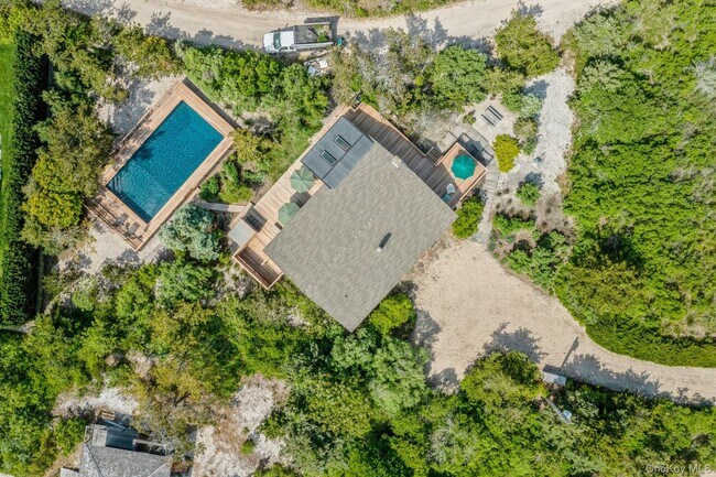 Building Photo - 196 Dune Rd