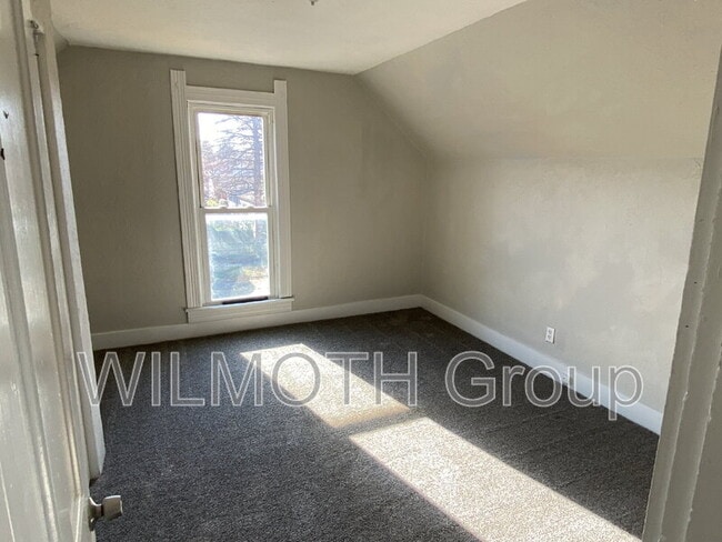 Building Photo - 510 W 5th St