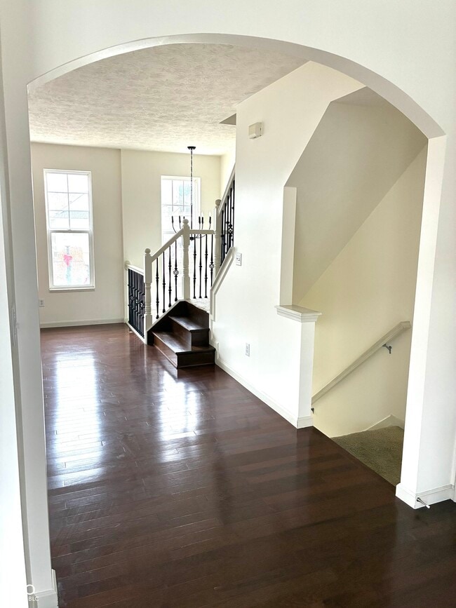 Building Photo - 420 W Main St