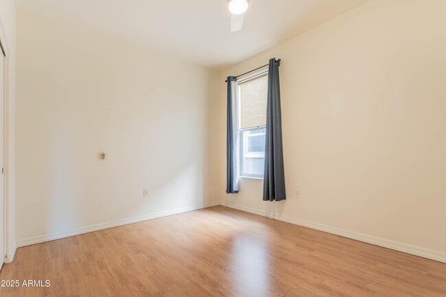 Building Photo - 706 E Washington St