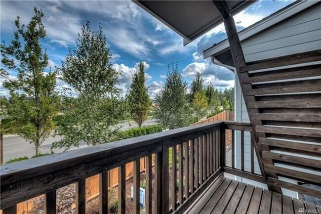 Building Photo - Sunrise TOWN HOME 2BDR 2.5BATH W/ 2 CAR GA...