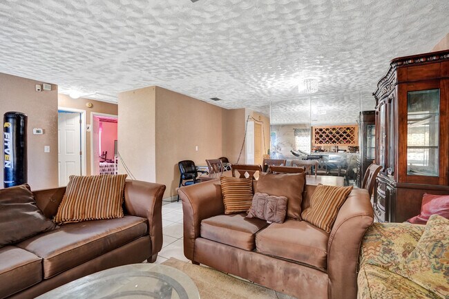 Building Photo - 6214 Wauconda Way W