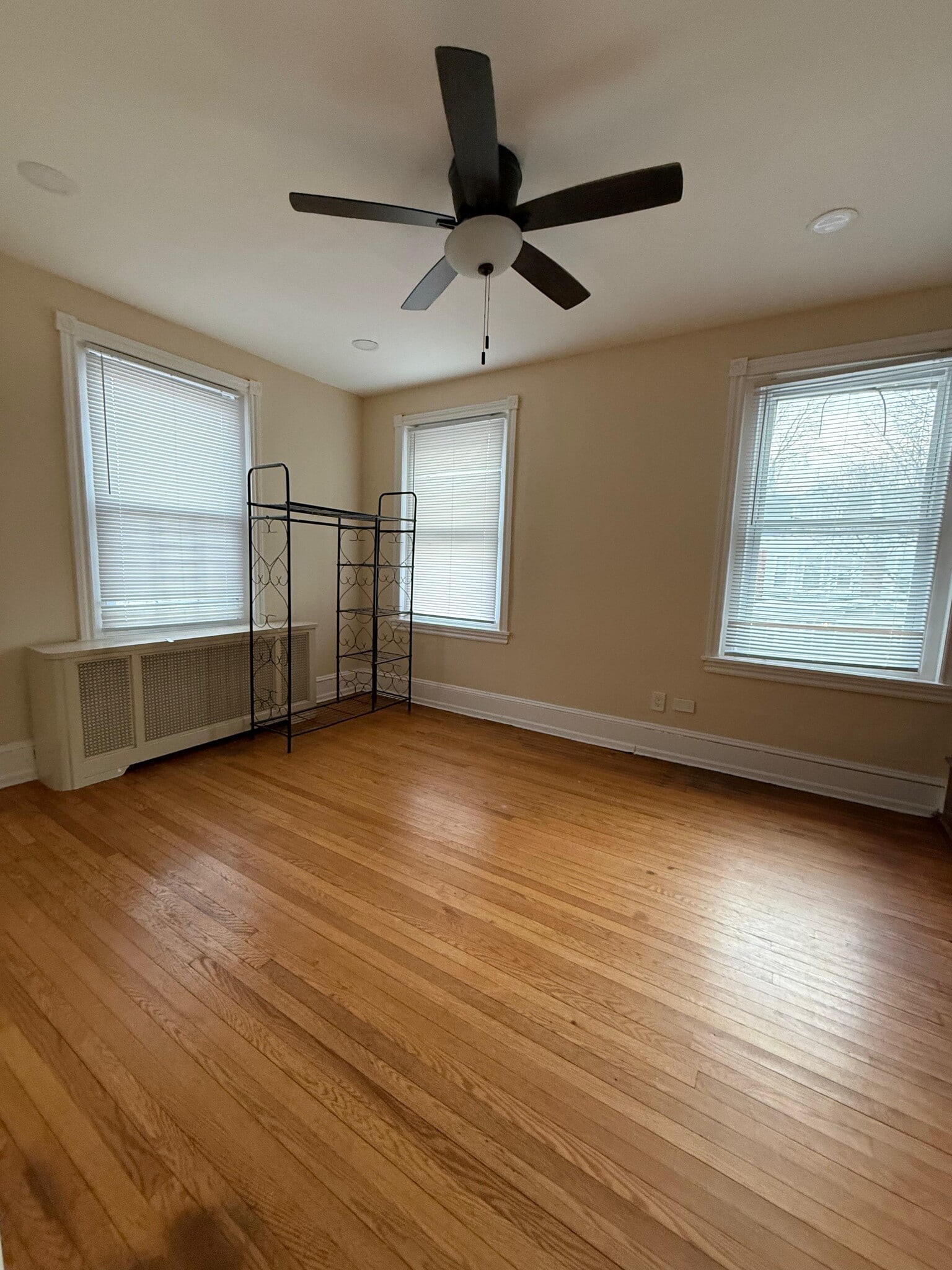 Building Photo - 415 E Sanger St