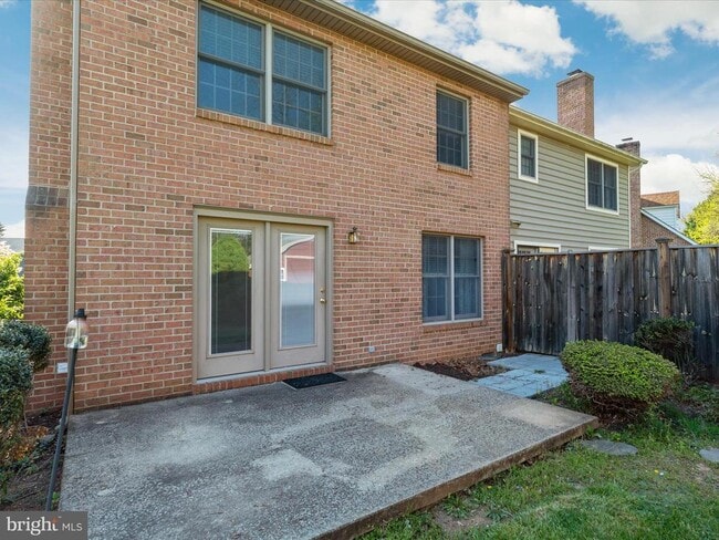 Building Photo - 2056 Cidermill Ln