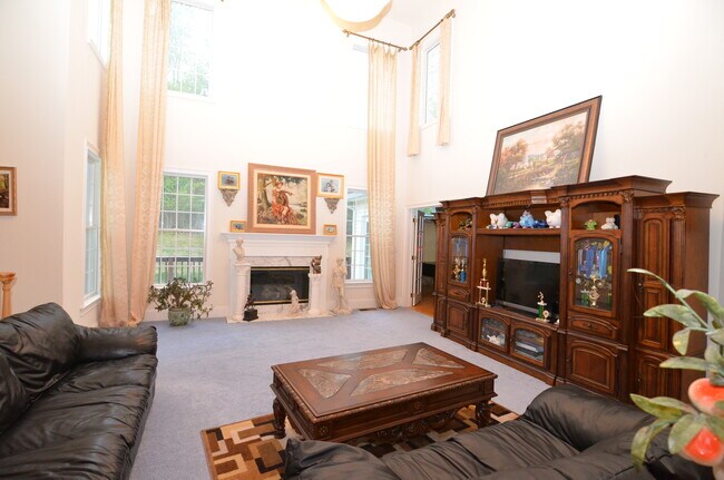 Building Photo - 4 Summit Way