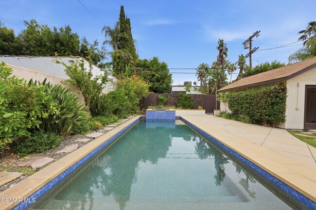 Building Photo - 732 N Alta Vista Blvd
