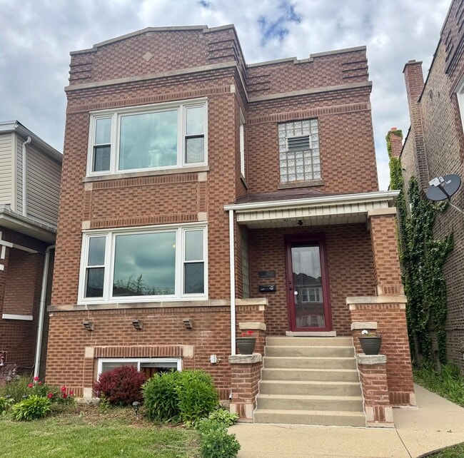 Primary Photo - 5230 W Henderson St