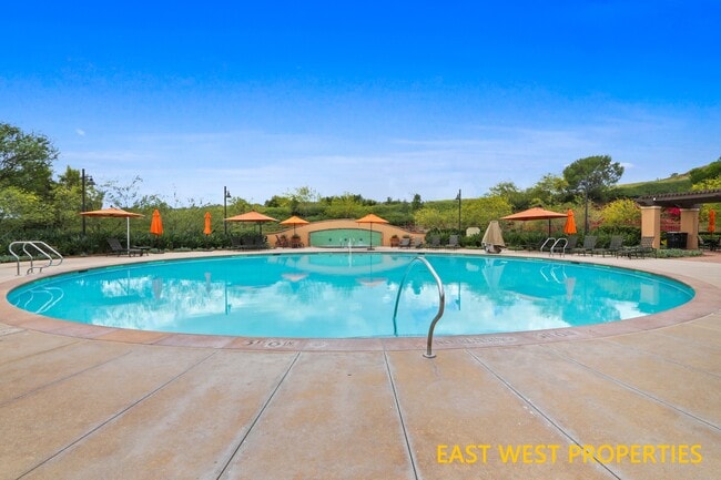 Building Photo - 136 Falcon Rdg