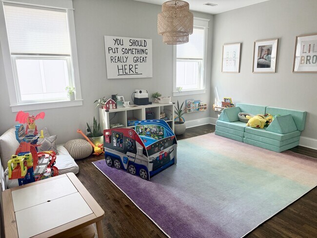 Building Photo - 2417B Porter Rd